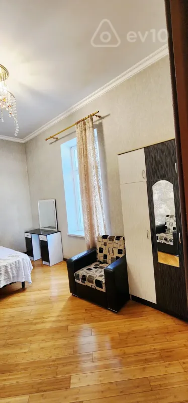 Kirayə verilir 3 otaqlı köhnə tikili 75 m²