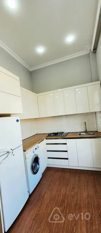 Kirayə verilir 3 otaqlı köhnə tikili 75 m²