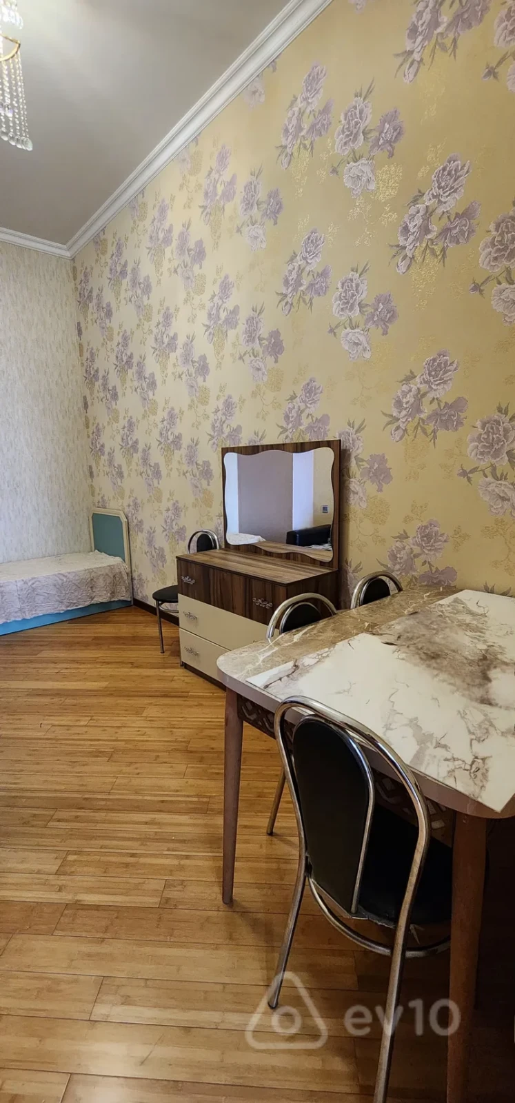 Kirayə verilir 3 otaqlı köhnə tikili 75 m²