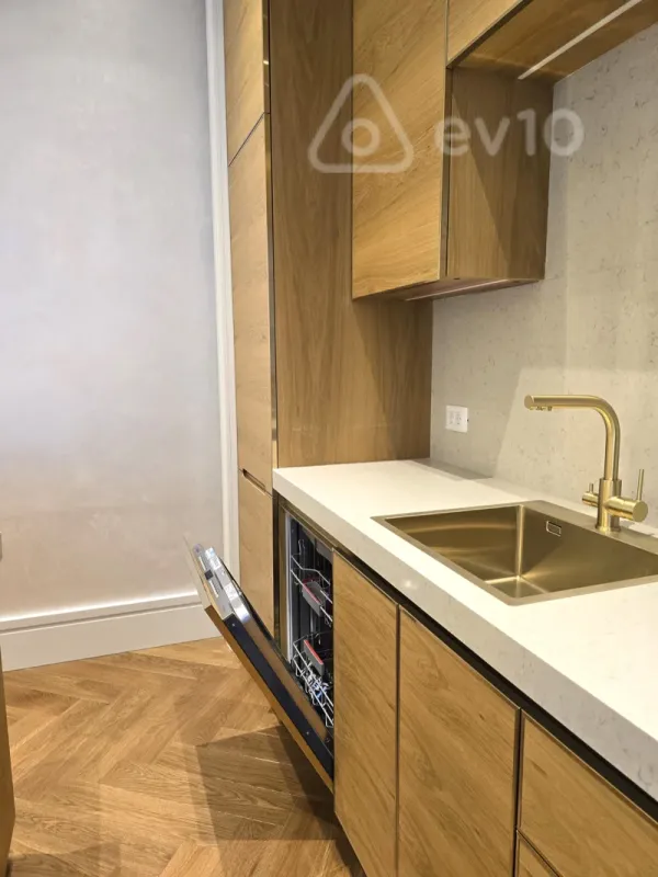 Kirayə verilir 3 otaqlı yeni tikili 120 m²
