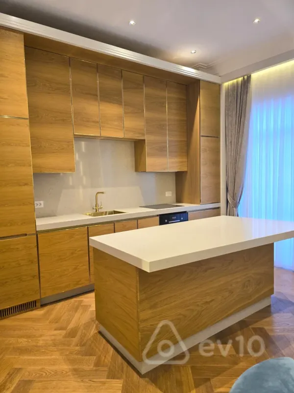 Kirayə verilir 3 otaqlı yeni tikili 120 m²