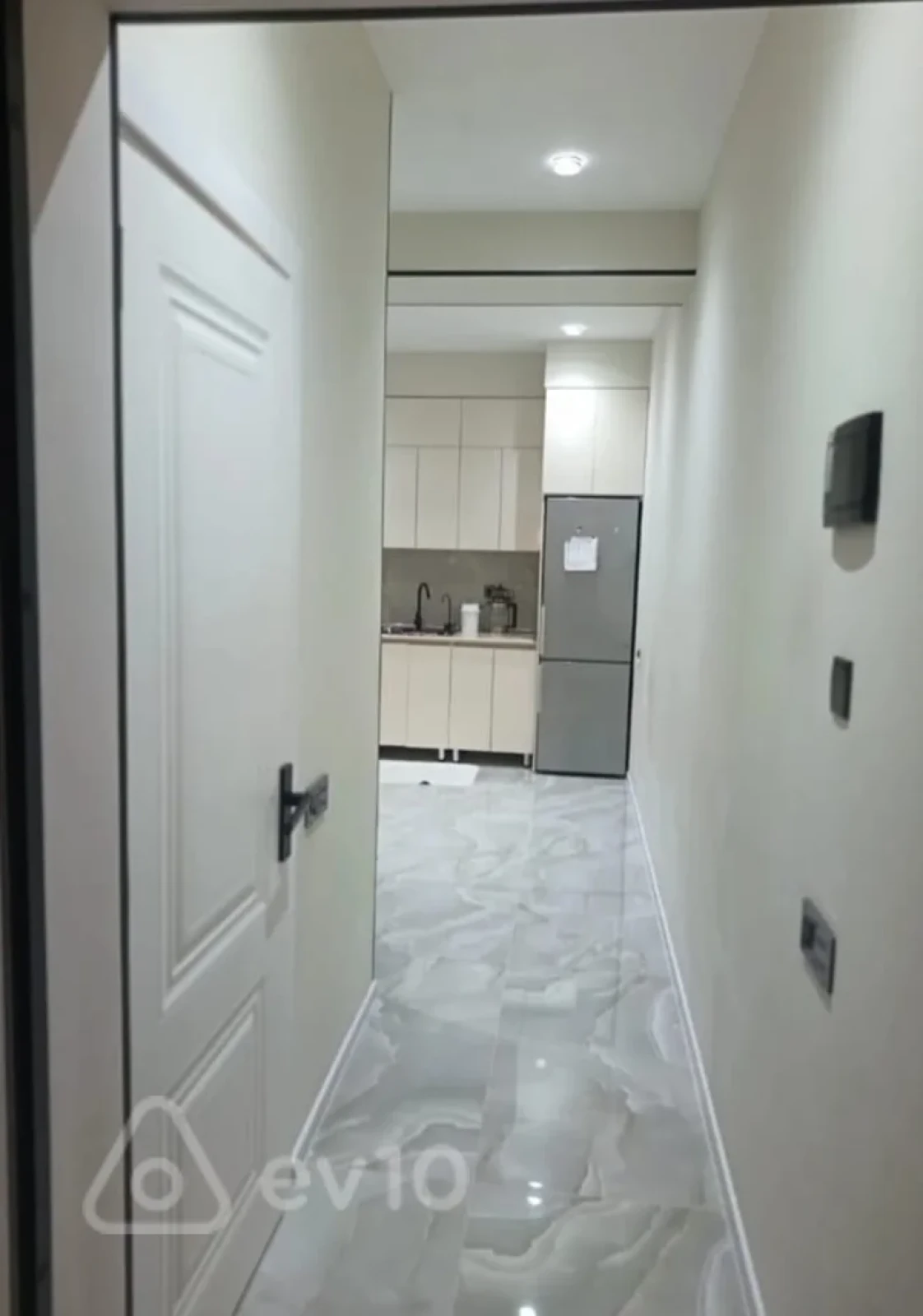 Satılır 3 otaqlı yeni tikili 60 m²