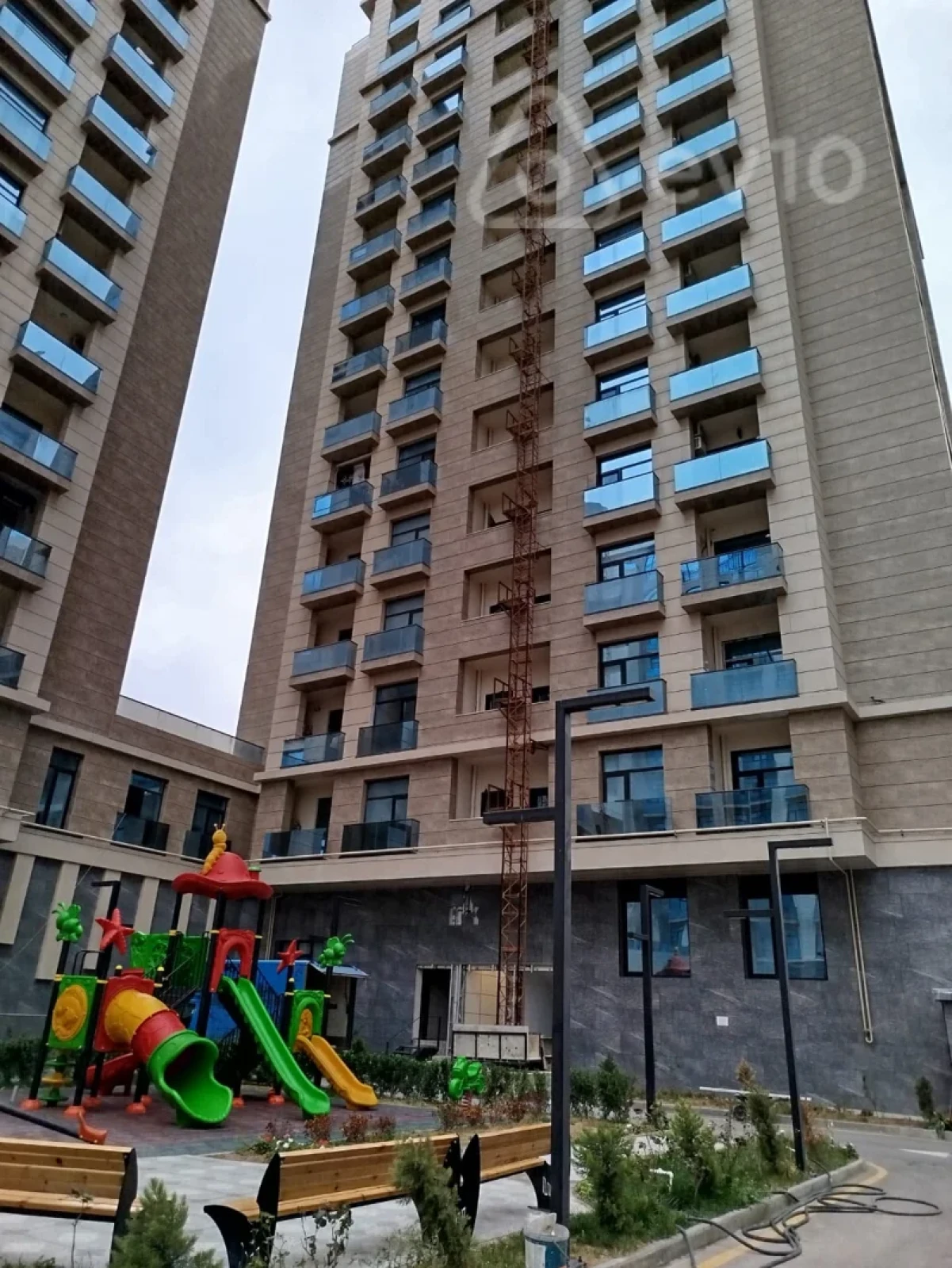 Kirayə verilir mənzil 1100 m²