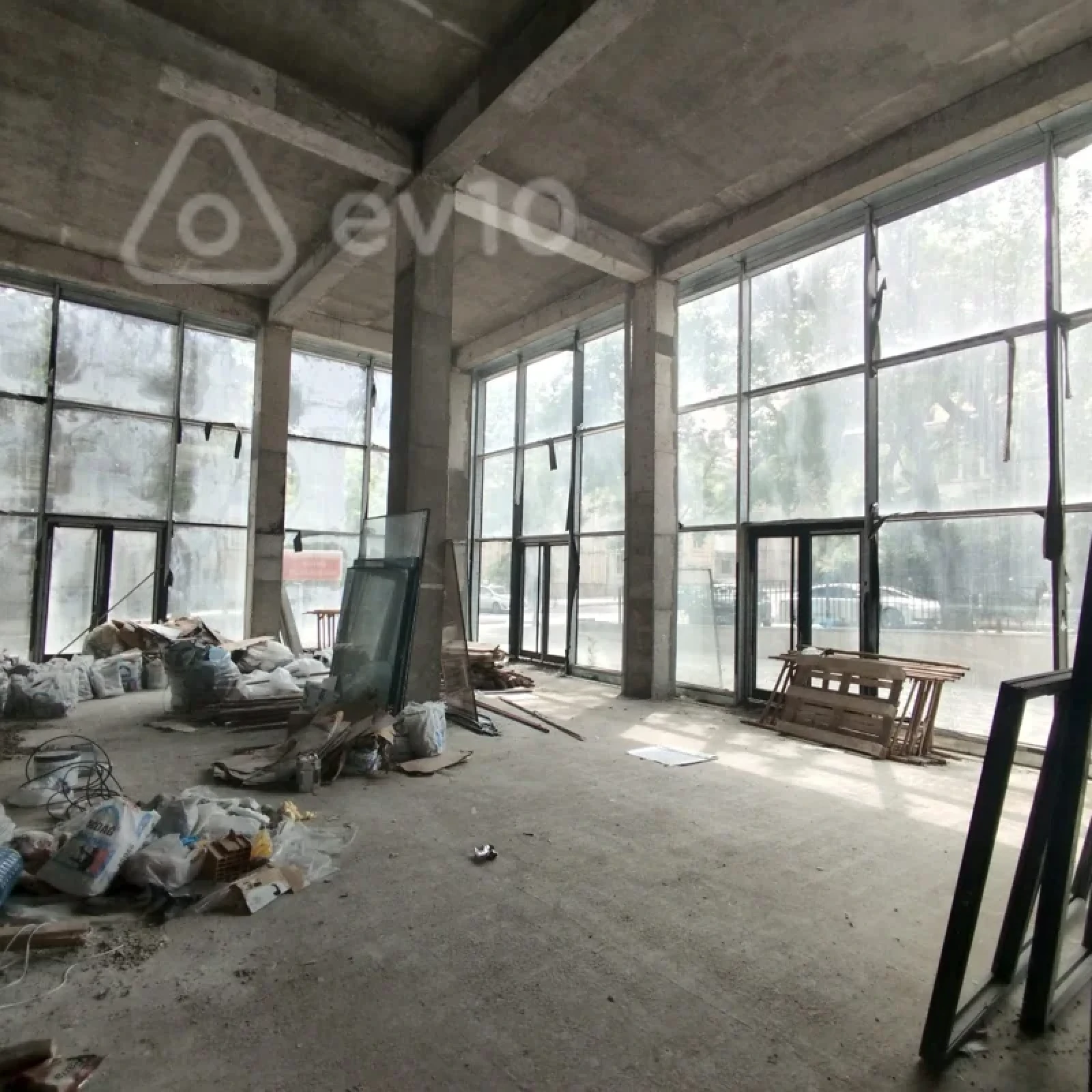 Kirayə verilir mənzil 1100 m²