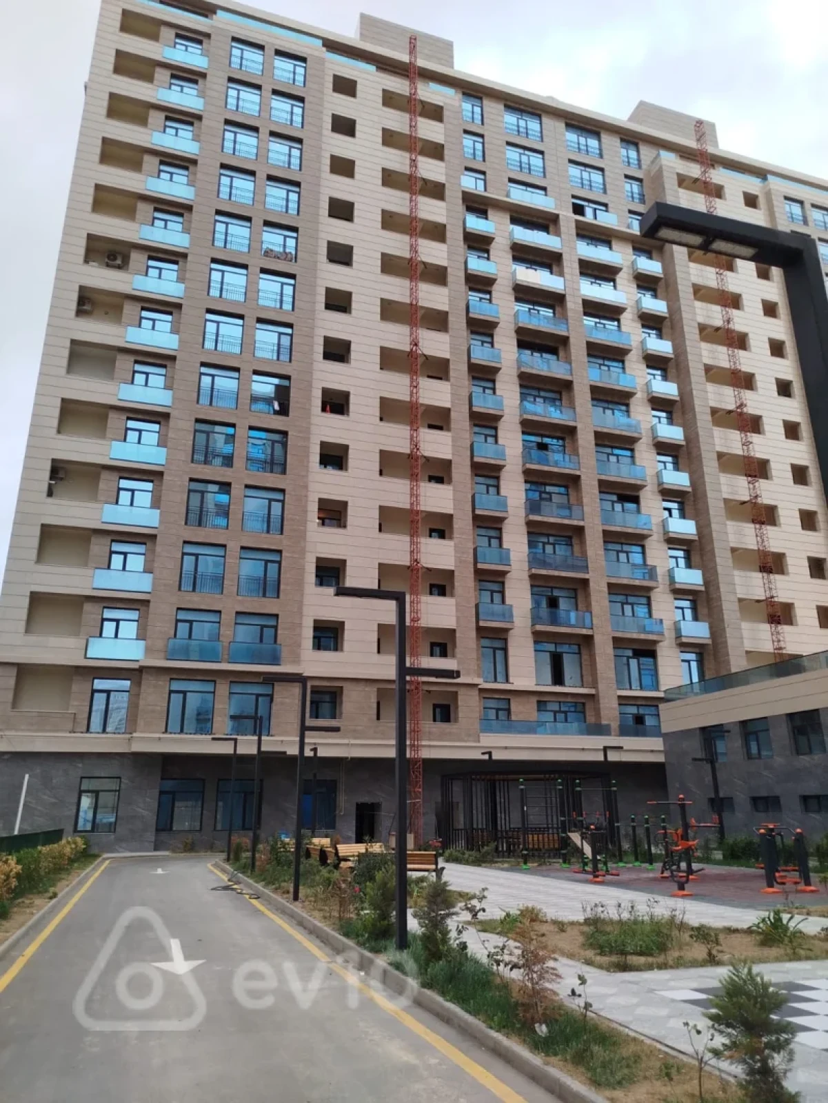 Kirayə verilir mənzil 1100 m²