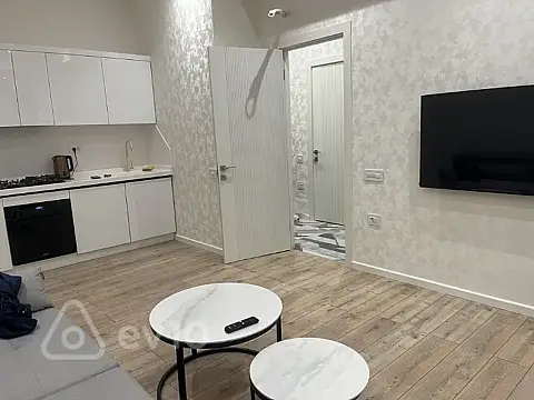 Kirayə verilir 2 otaqlı yeni tikili 60 m²
