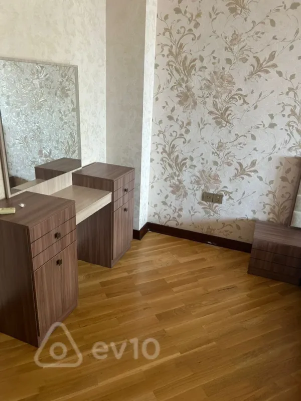 Kirayə verilir 3 otaqlı yeni tikili 90 m²