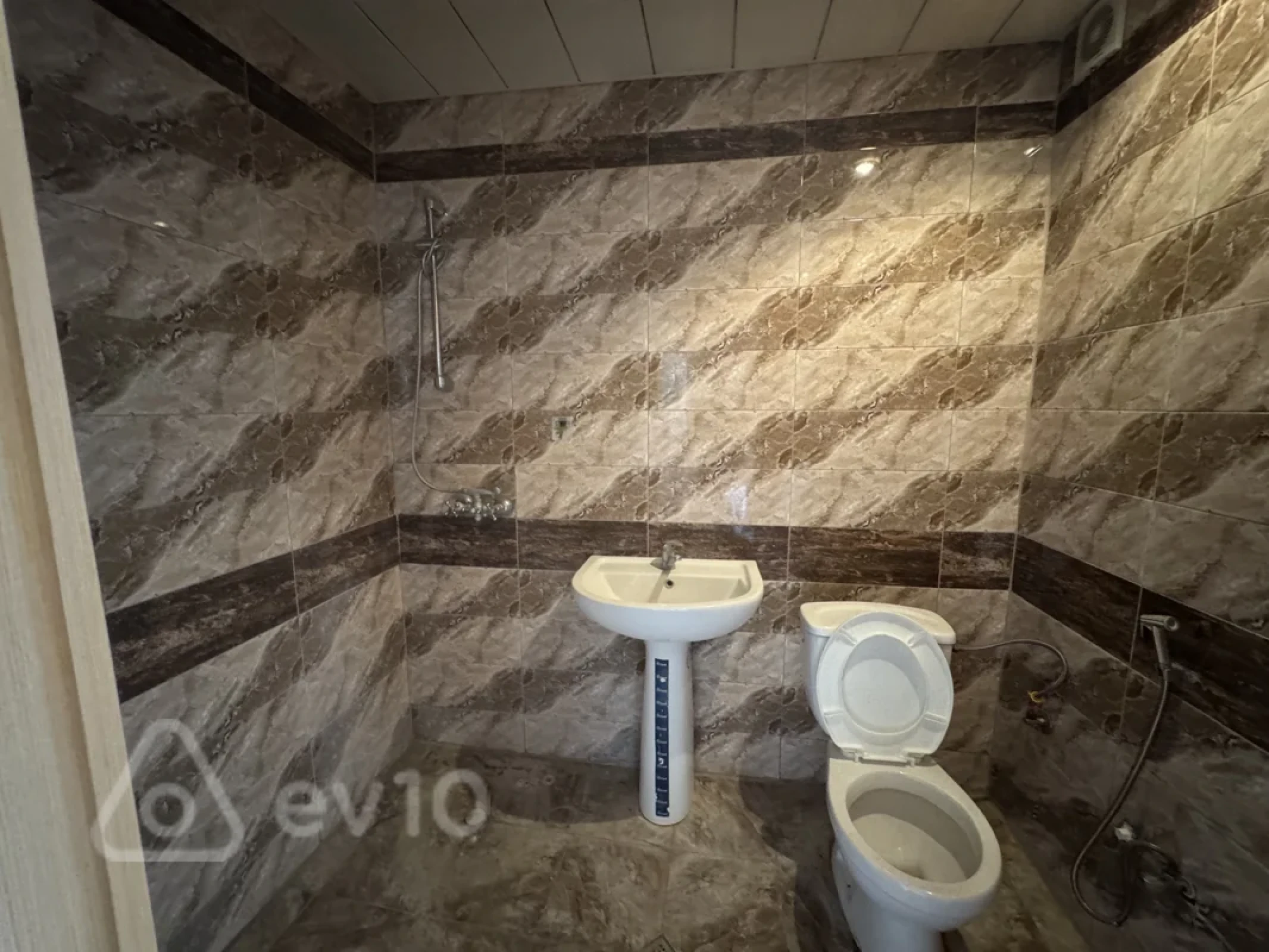 Satılır 4 otaqlı yeni tikili 143 m²