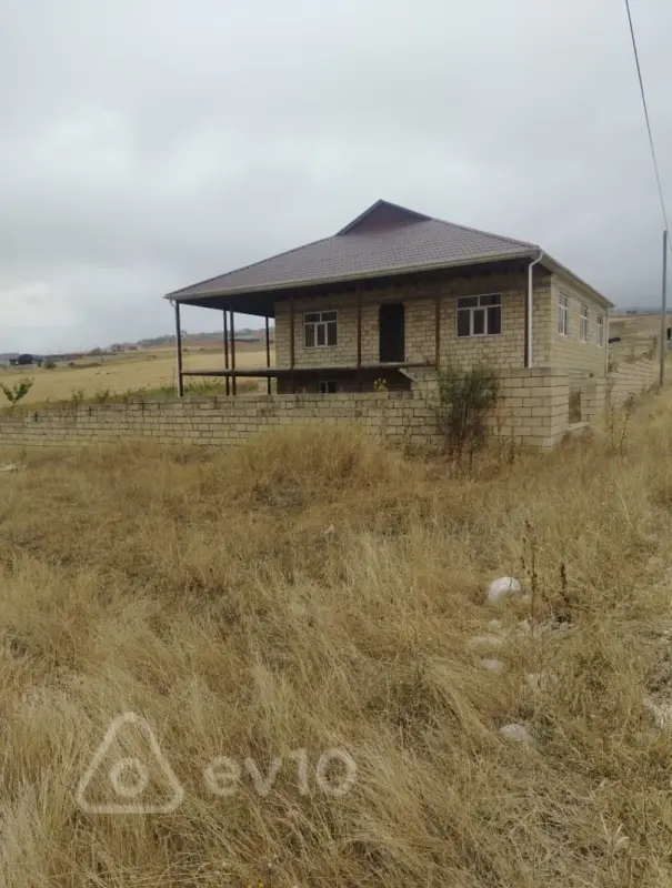Satılır 4 otaqlı həyət evi 100 m²