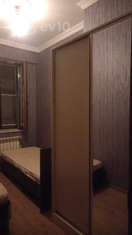 Kirayə verilir 2 otaqlı köhnə tikili 65 m²