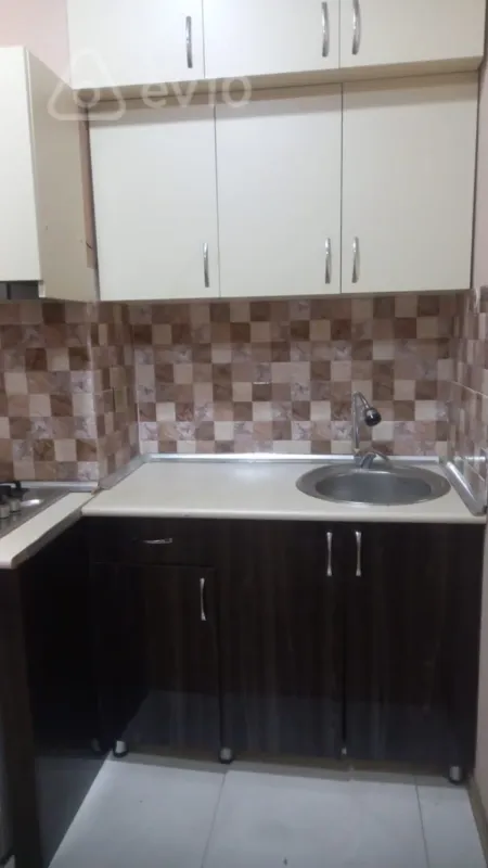 Kirayə verilir 2 otaqlı köhnə tikili 65 m²