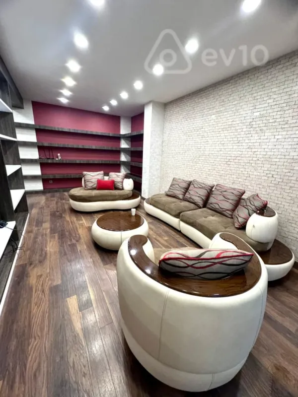 Kirayə verilir 4 otaqlı yeni tikili 200 m²