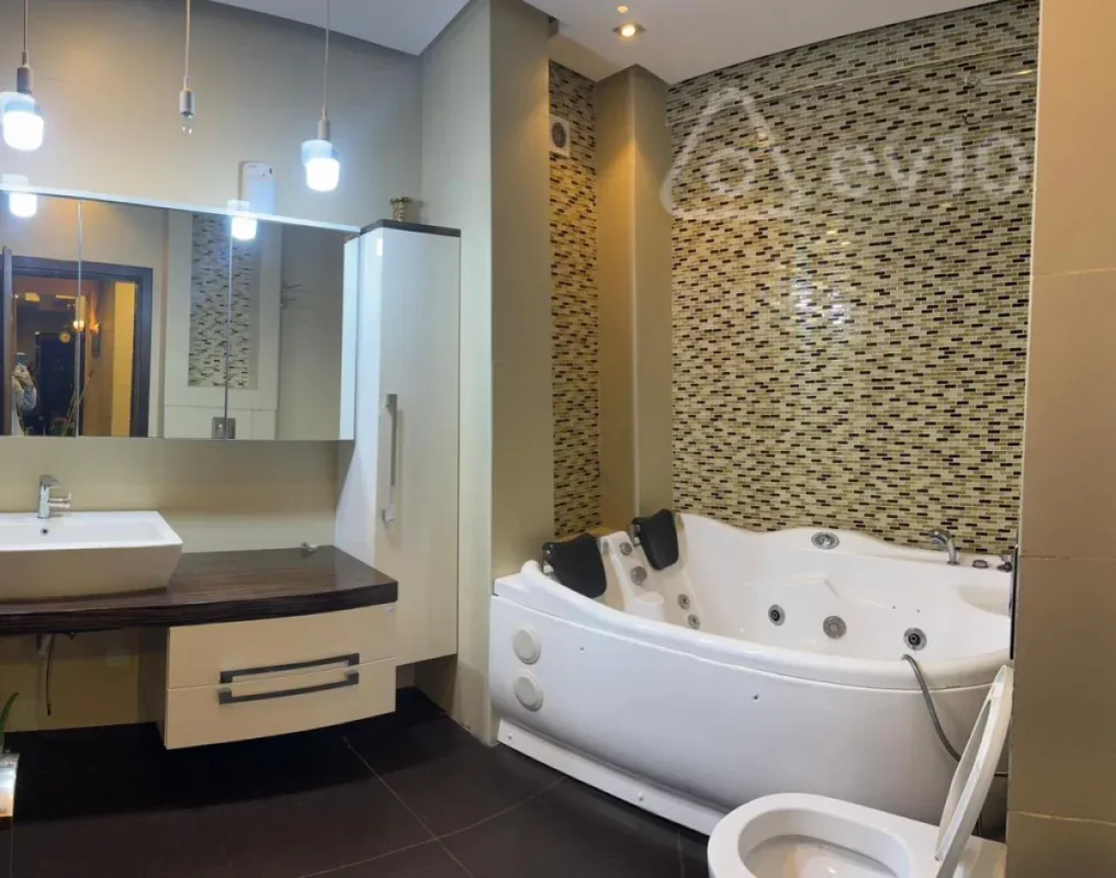 Kirayə verilir 4 otaqlı yeni tikili 200 m²