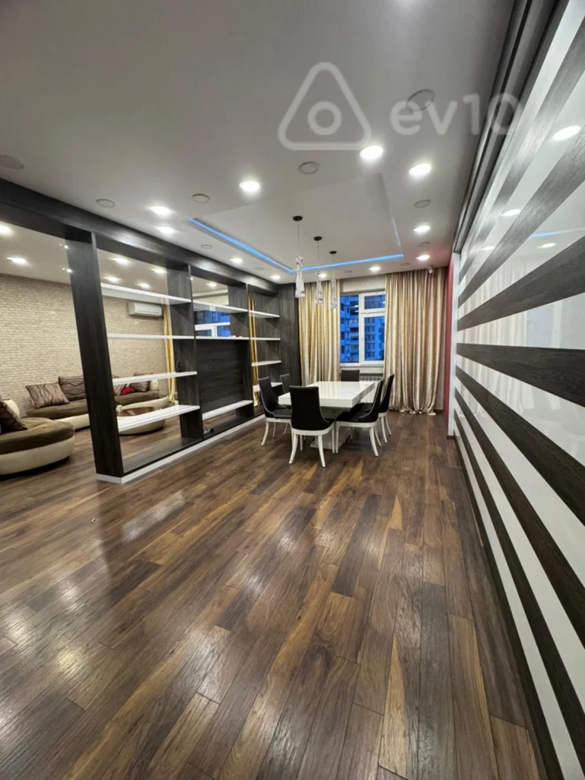 Kirayə verilir 4 otaqlı yeni tikili 200 m²