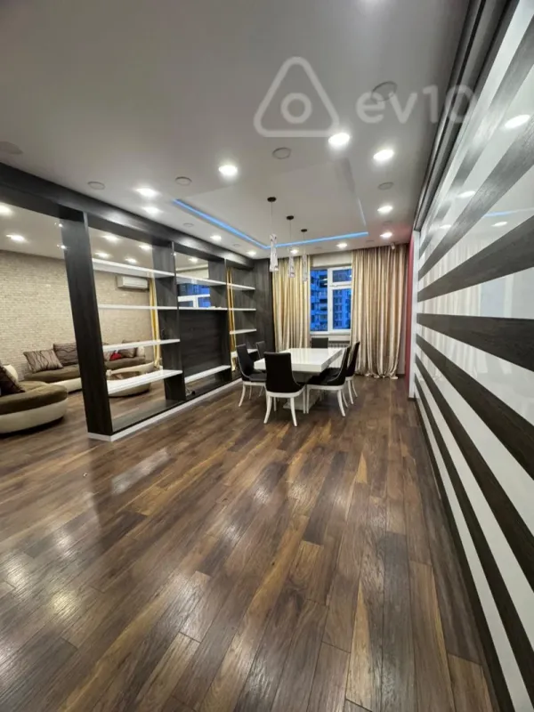 Kirayə verilir 4 otaqlı yeni tikili 200 m²