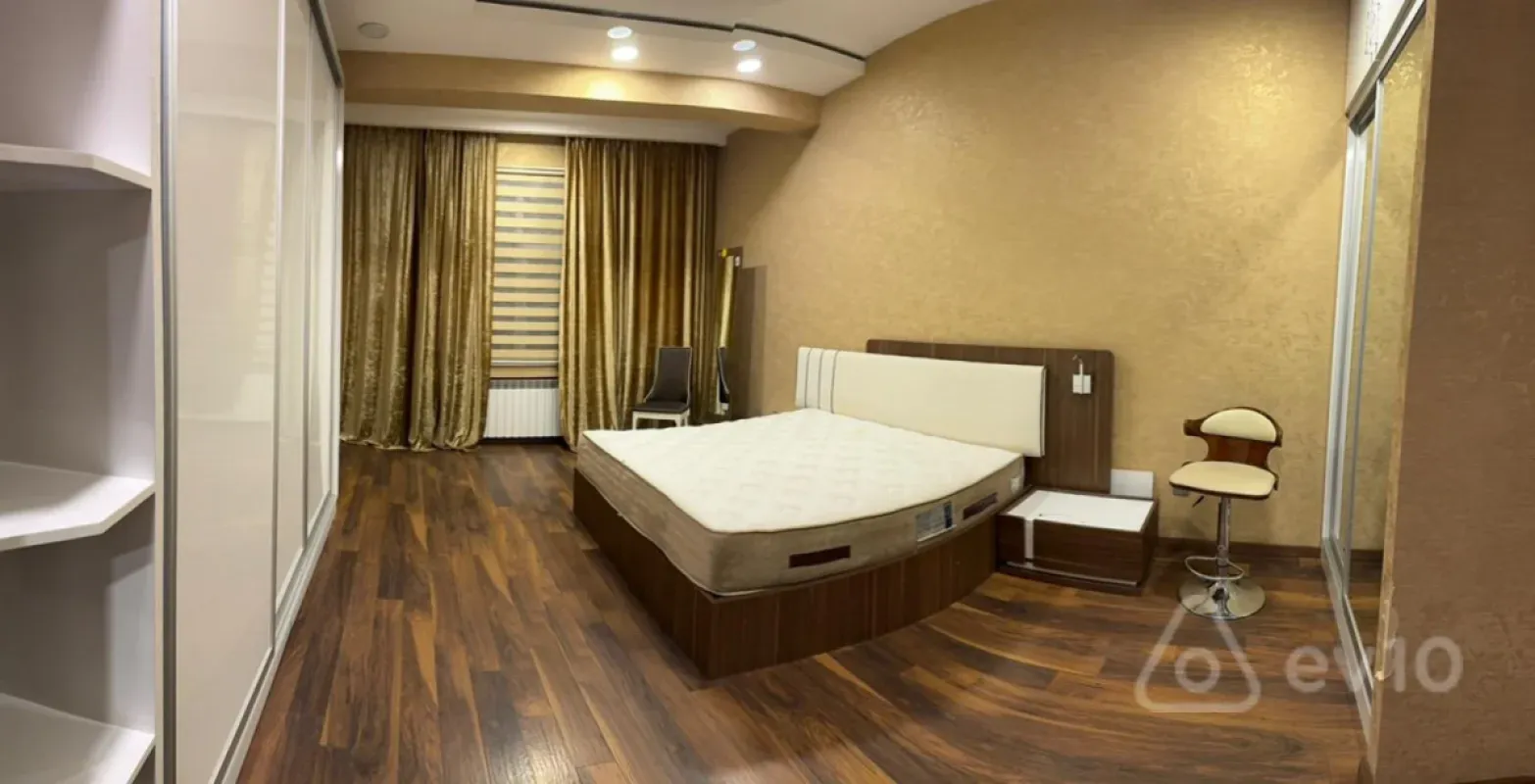 Kirayə verilir 4 otaqlı yeni tikili 200 m²