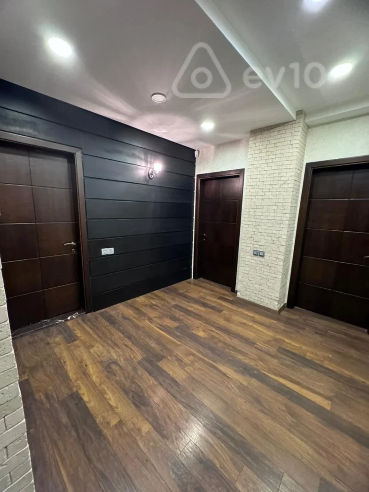 Kirayə verilir 4 otaqlı yeni tikili 200 m²