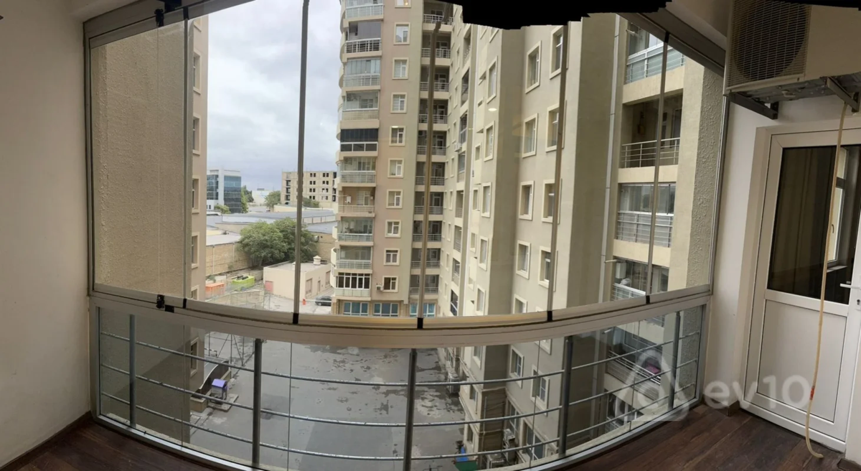 Kirayə verilir 4 otaqlı yeni tikili 200 m²