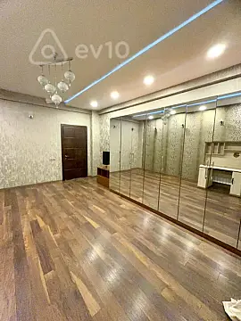Kirayə verilir 4 otaqlı yeni tikili 200 m²