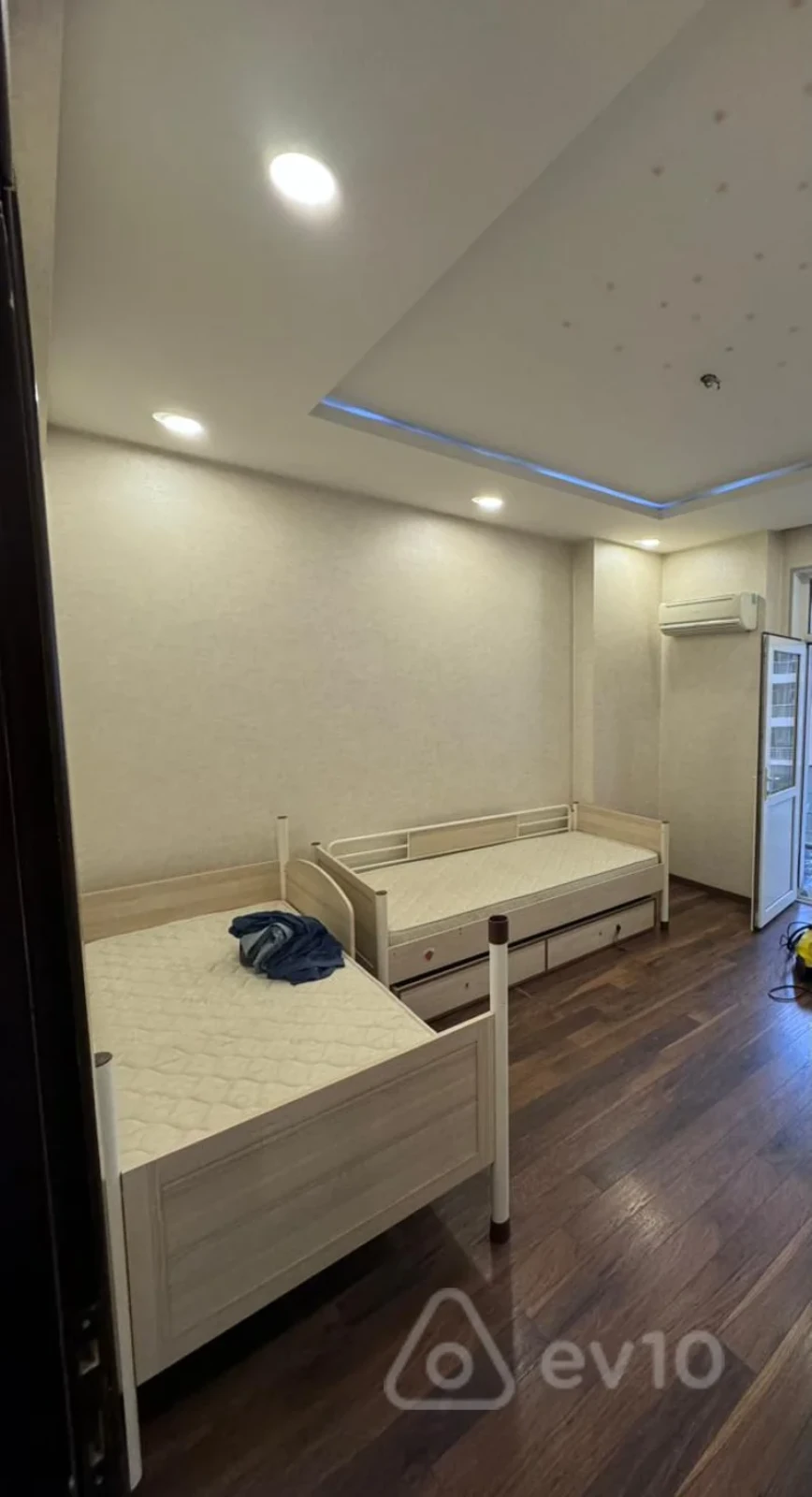 Kirayə verilir 4 otaqlı yeni tikili 200 m²