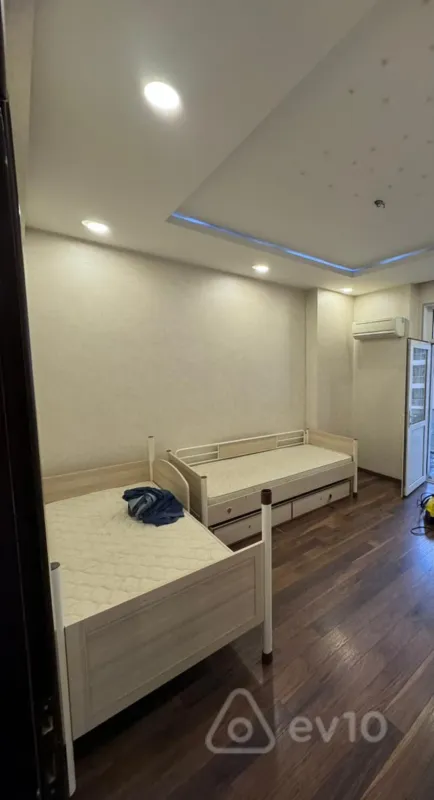 Kirayə verilir 4 otaqlı yeni tikili 200 m²