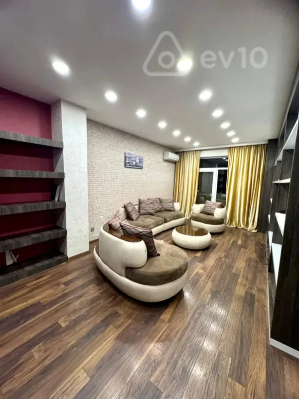 Kirayə verilir 4 otaqlı yeni tikili 200 m²