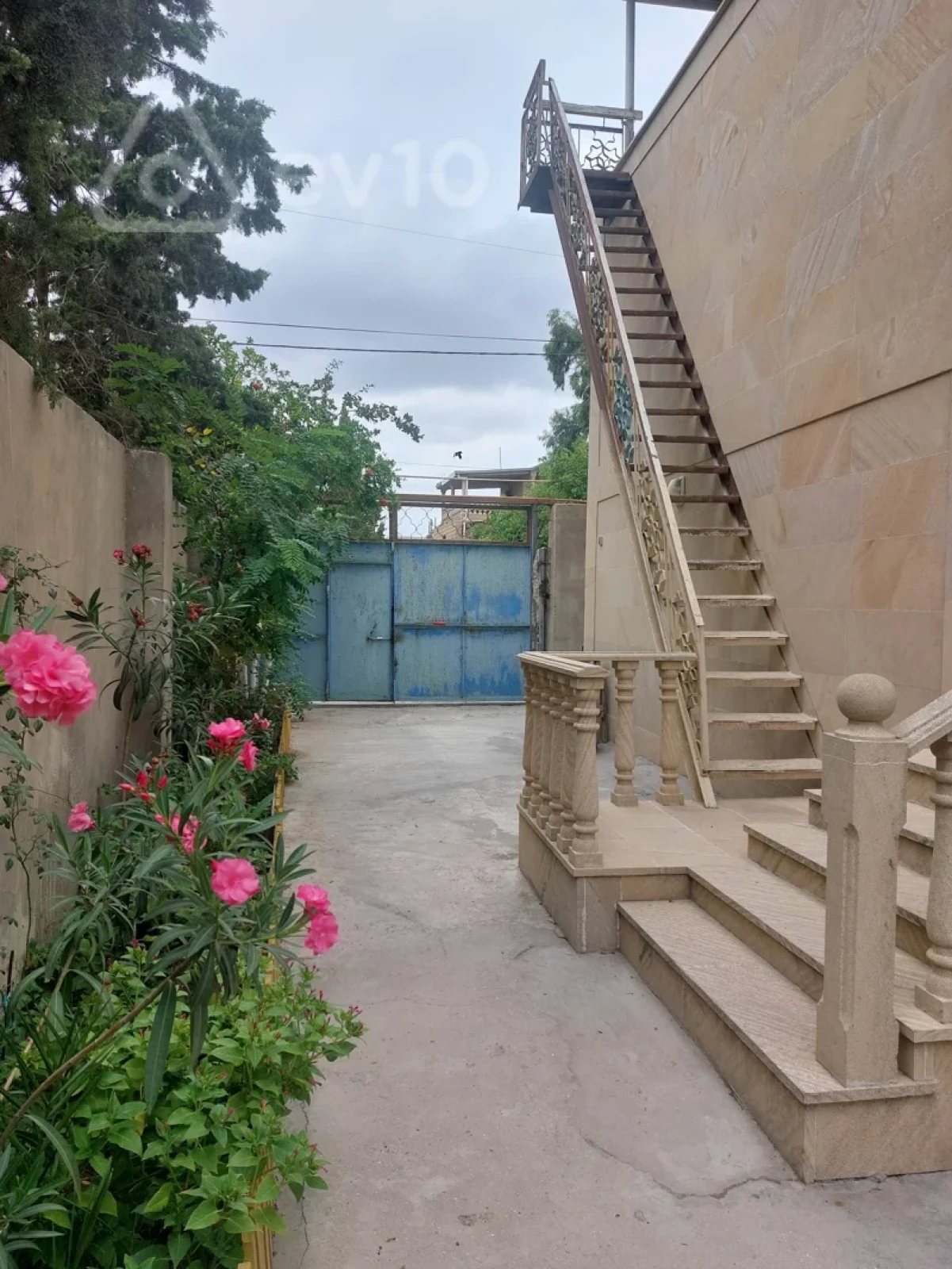 Satılır 6 otaqlı həyət evi 6 m²