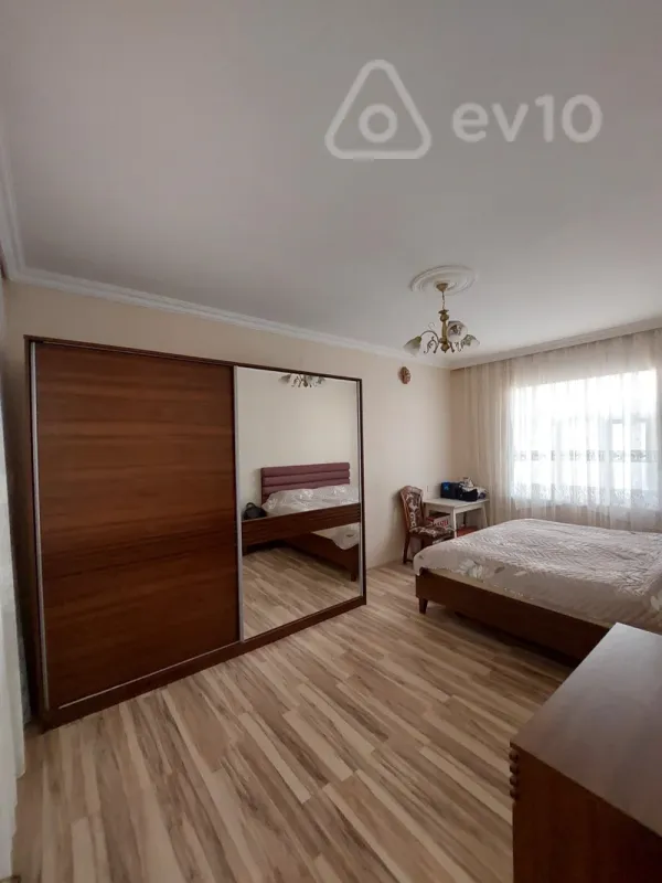 Satılır 6 otaqlı həyət evi 6 m²