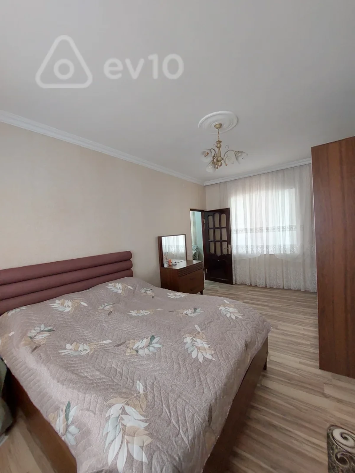 Satılır 6 otaqlı həyət evi 6 m²