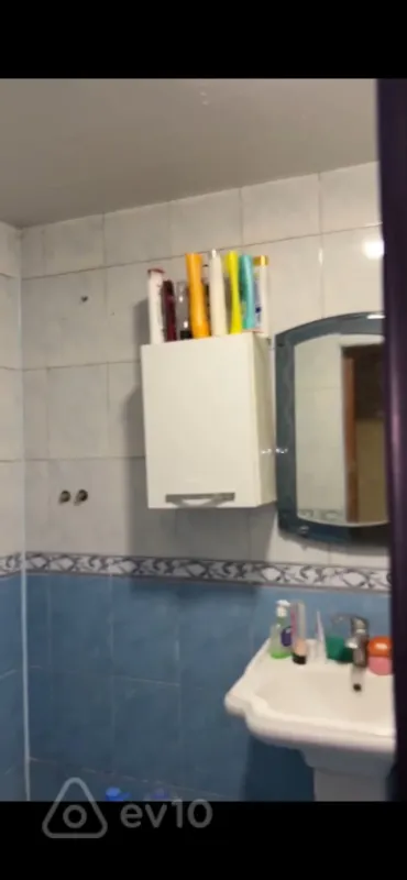 Kirayə verilir 2 otaqlı köhnə tikili 65 m²