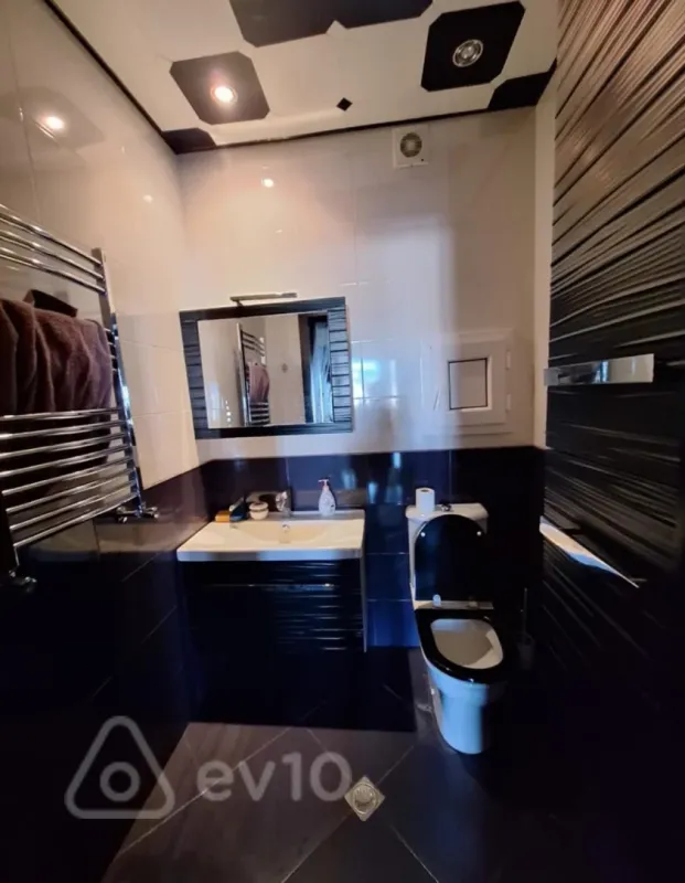 Kirayə verilir 2 otaqlı yeni tikili 65 m²