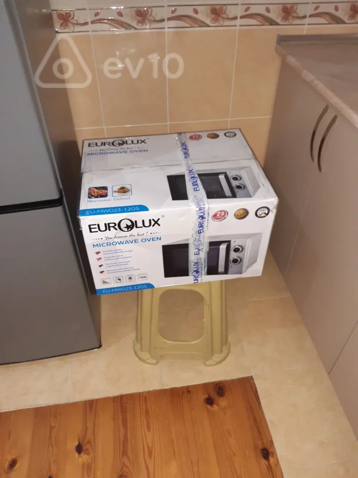 Kirayə verilir 4 otaqlı köhnə tikili 220 m²