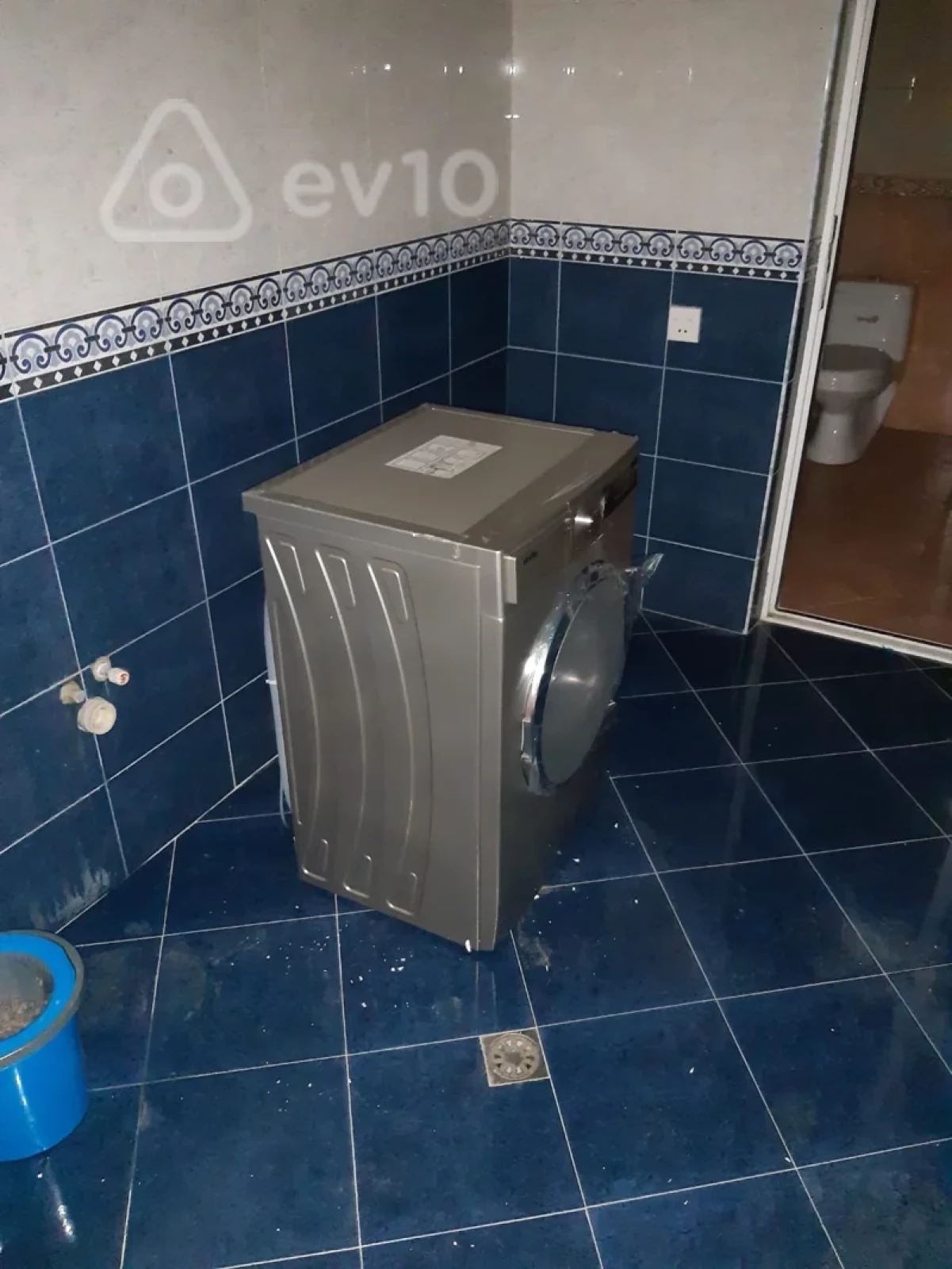 Kirayə verilir 4 otaqlı köhnə tikili 220 m²