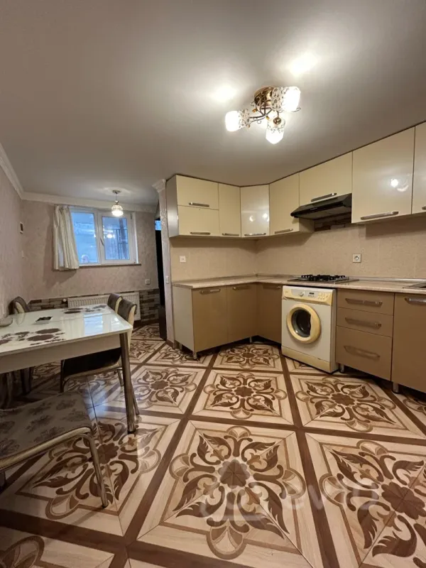 Kirayə verilir 2 otaqlı həyət evi 65 m²