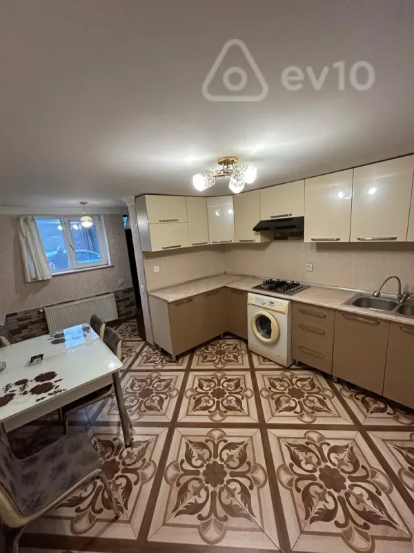 Kirayə verilir 2 otaqlı həyət evi 65 m²