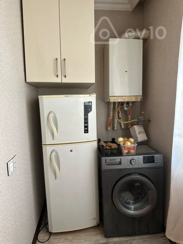 Kirayə verilir 2 otaqlı köhnə tikili 65 m²