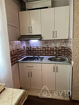 Kirayə verilir 2 otaqlı köhnə tikili 65 m²