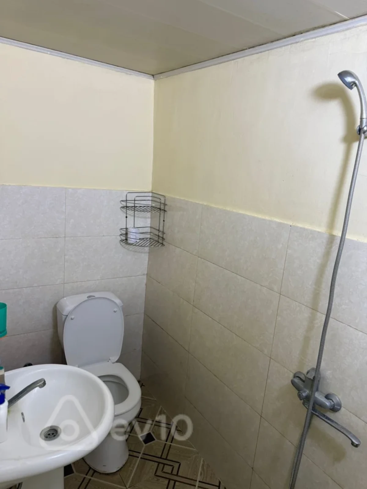 Kirayə verilir 2 otaqlı köhnə tikili 65 m²