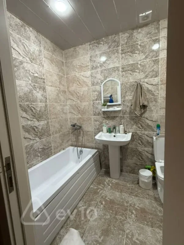 Kirayə verilir 2 otaqlı yeni tikili 65 m²