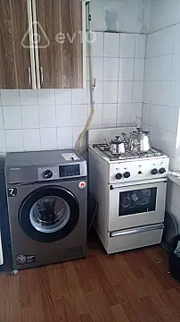 Kirayə verilir 2 otaqlı köhnə tikili 65 m²