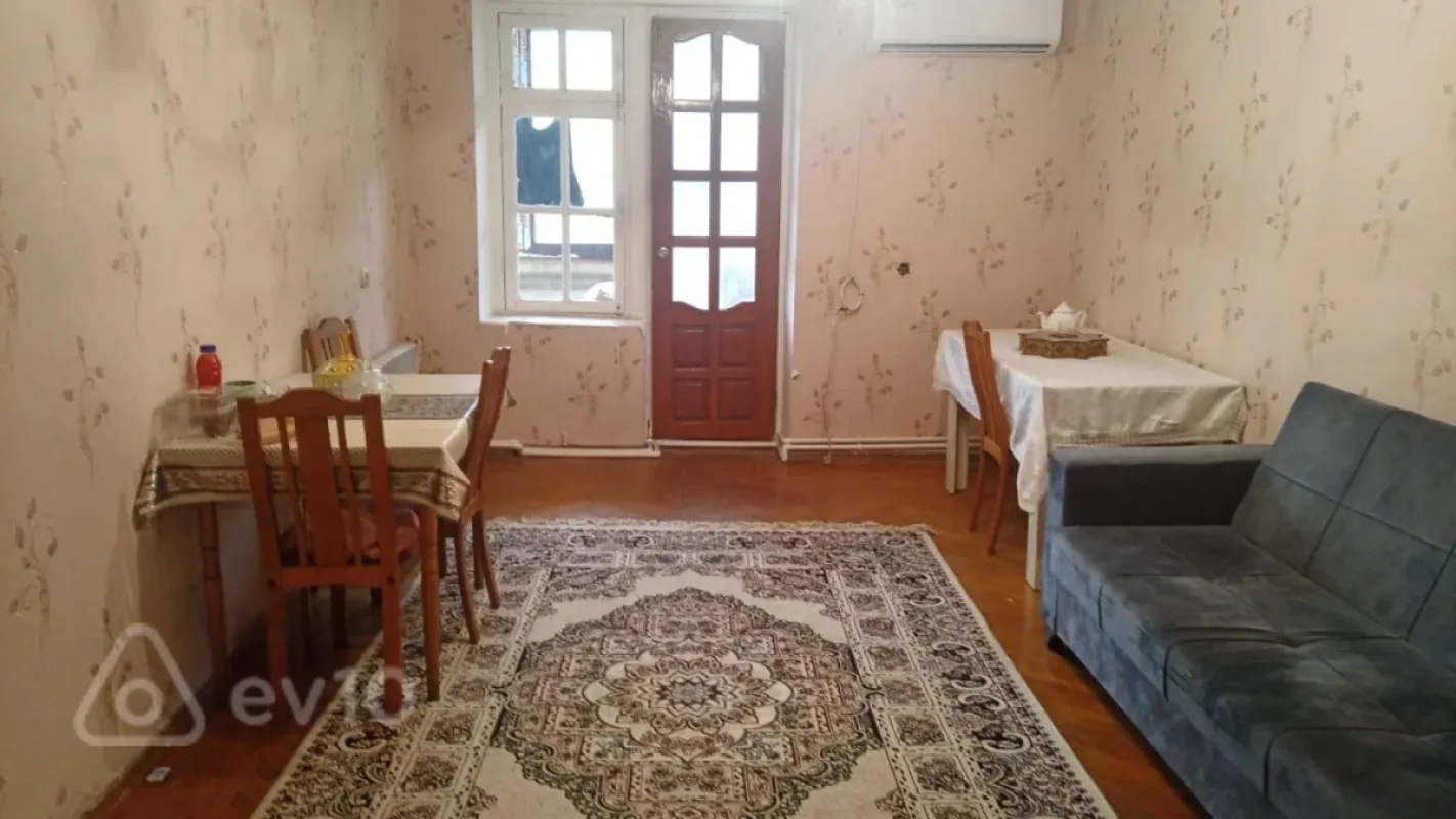 Kirayə verilir 2 otaqlı köhnə tikili 65 m²