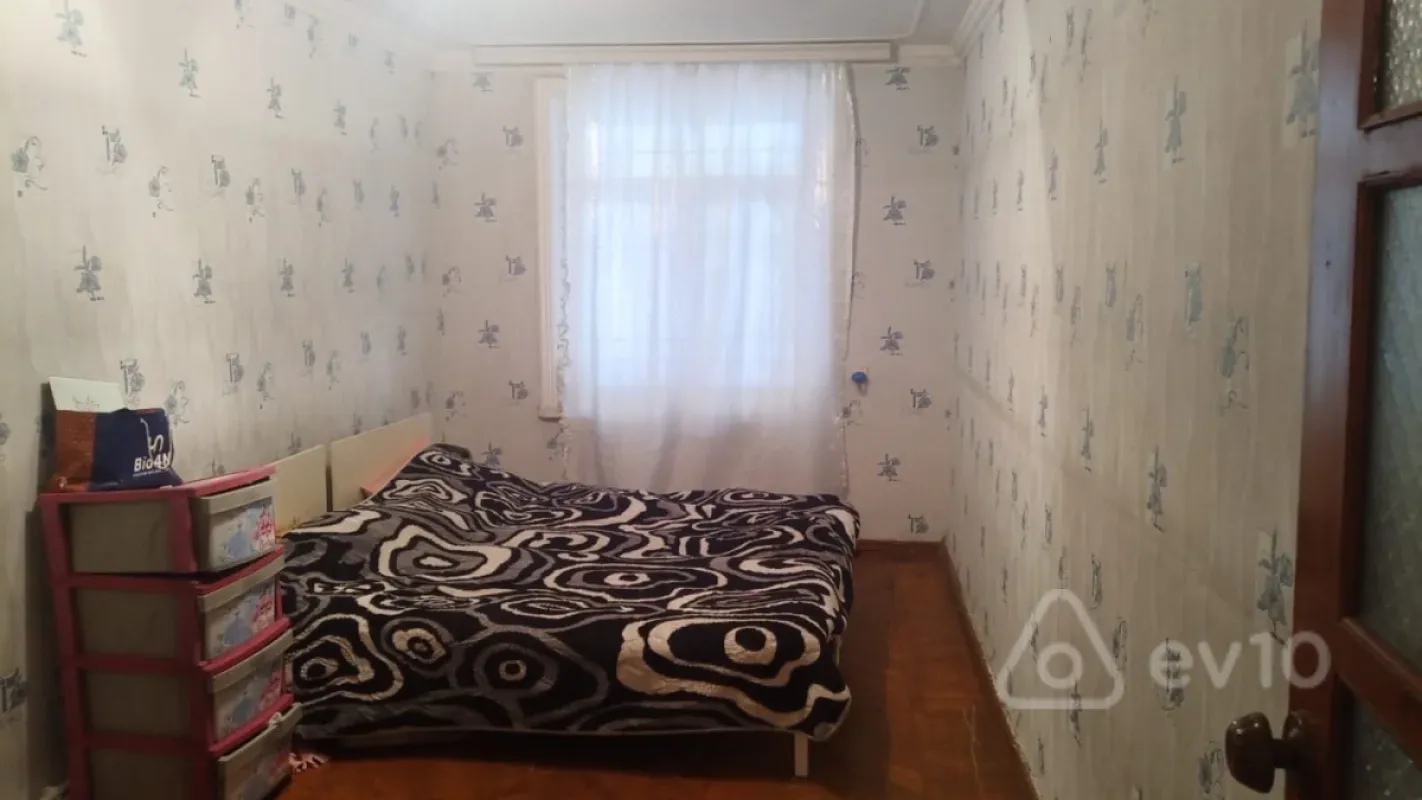 Kirayə verilir 2 otaqlı köhnə tikili 65 m²