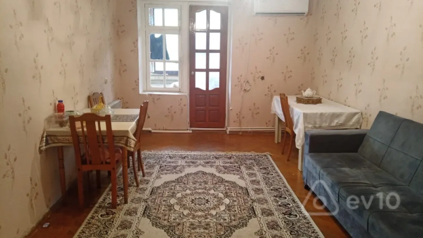 Kirayə verilir 2 otaqlı köhnə tikili 65 m²