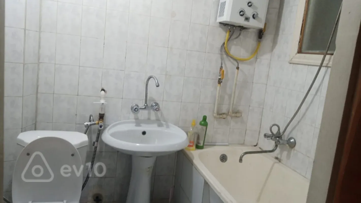 Kirayə verilir 2 otaqlı köhnə tikili 65 m²
