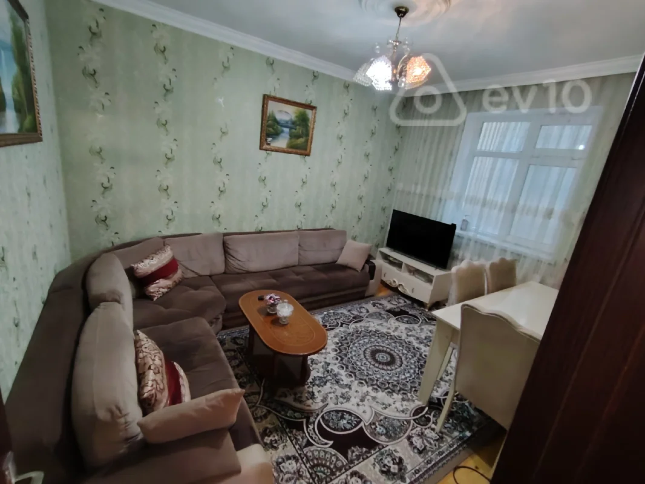Satılır 5 otaqlı həyət evi 180 m²
