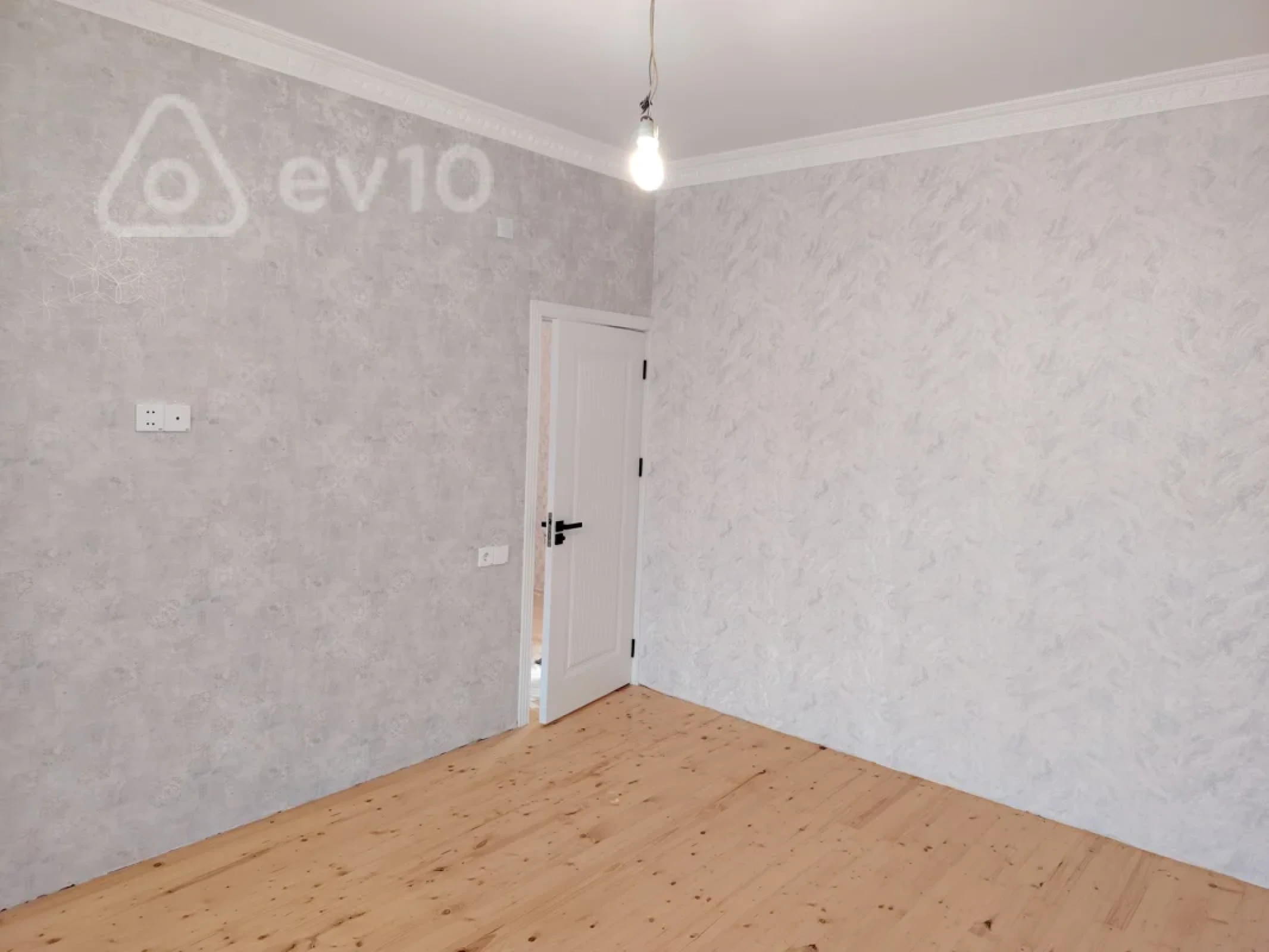 Satılır 5 otaqlı həyət evi 180 m²