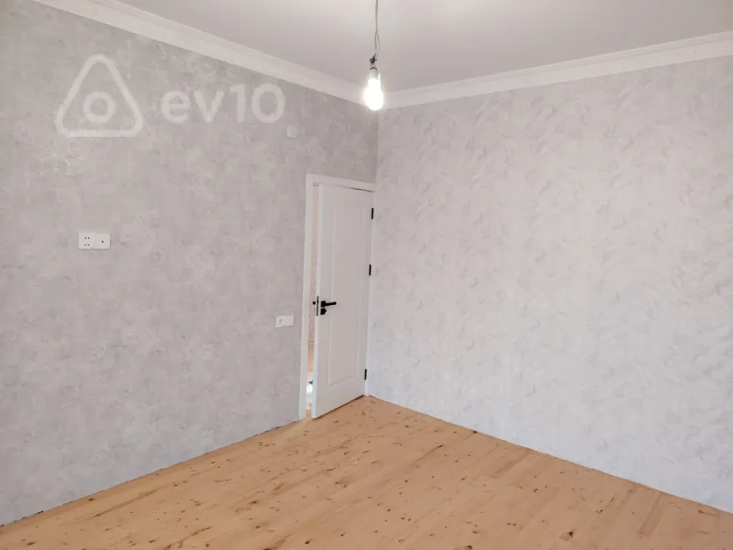 Satılır 5 otaqlı həyət evi 180 m²
