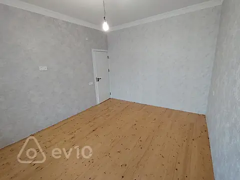 Satılır 5 otaqlı həyət evi 180 m²