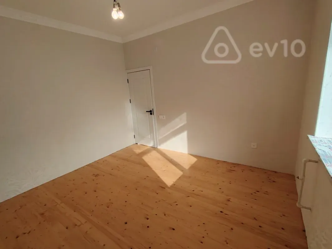 Satılır 5 otaqlı həyət evi 180 m²