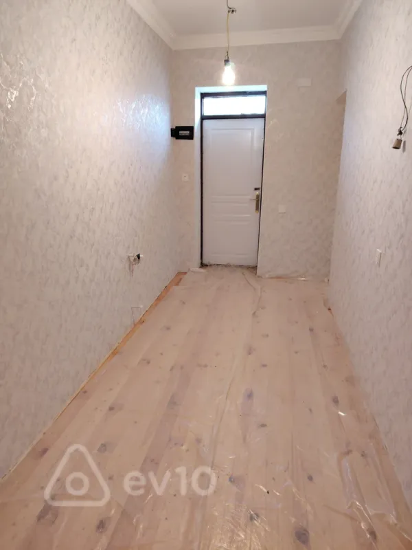 Satılır 5 otaqlı həyət evi 180 m²